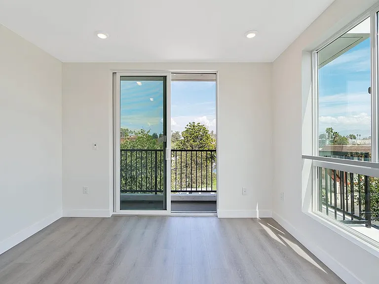 14228 Delano St #0 — Photo 5