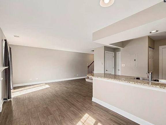 4th image of 11 Foxcroft Rd APT 115