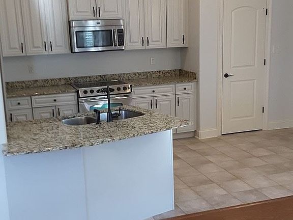 5th image of 214 Crenshaw Dr