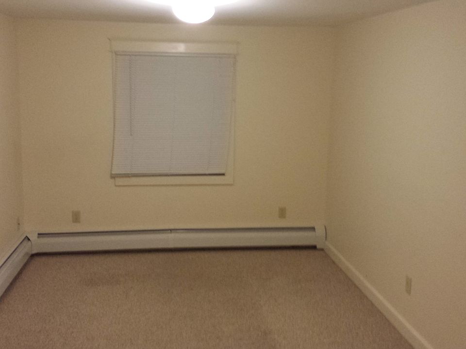 2nd image of 557 Riverside Dr APT 2