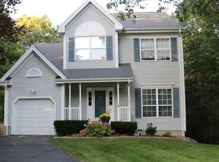 5 Robbins Rd, Foxboro, MA 02035