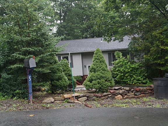 3rd image of 5 Candlewood Ln