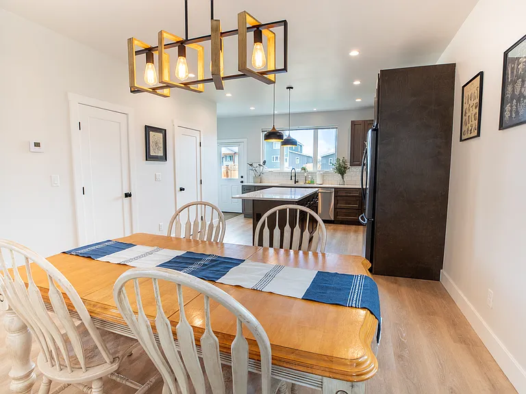 10708 Willow Ave — Photo 4
