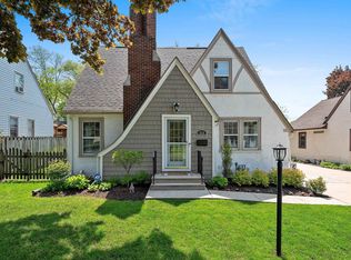 828 Allouez Ter, Green Bay, WI 54301