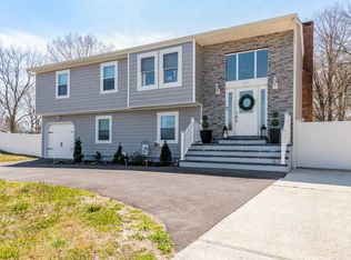 802 Old Town Rd, Selden, NY 11784