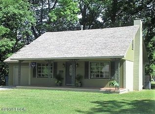 4 Charles Dr, Centralia, IL 62801