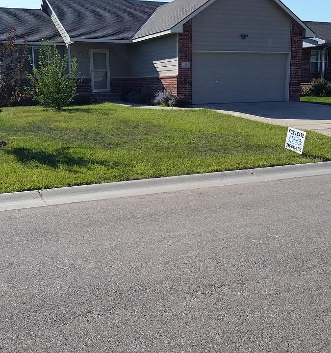 1st image of 713 S Hedgewood Cir