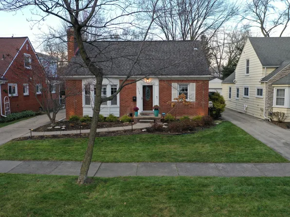 10104 Lincoln Dr, Huntington Woods, MI 48070