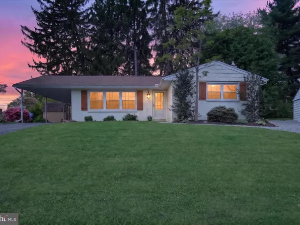 77 Hillside Cir, Camp Hill, PA 17011