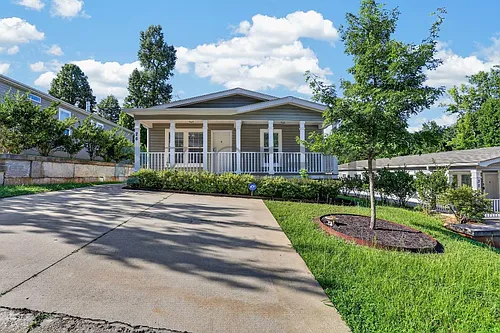 26 Hillandale St Photo 1