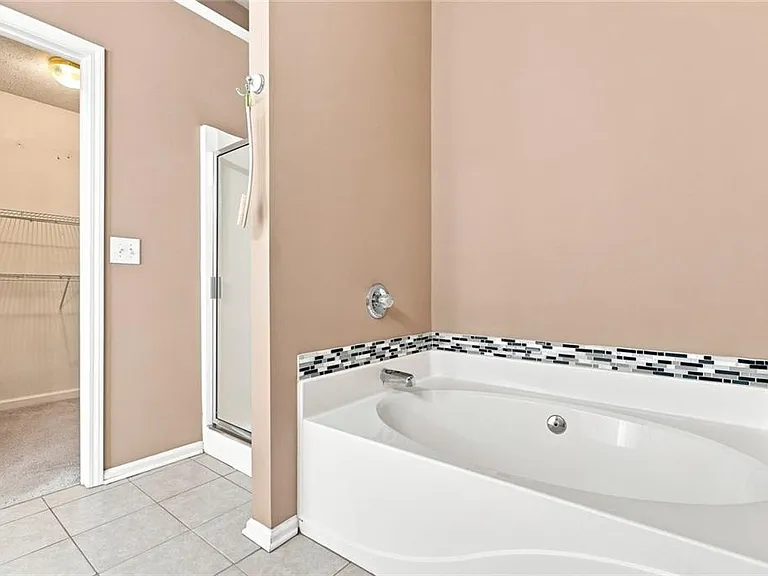 3063 Kentmere Dr — Photo 17