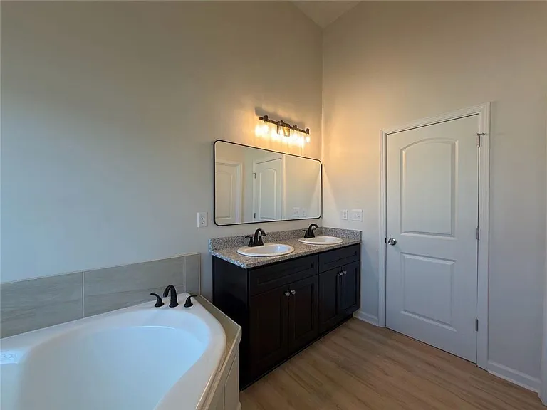 2770 Austin Ridge Dr — Photo 40