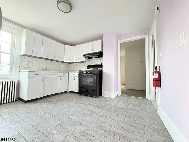 251 N 7th Ave — Photo 9