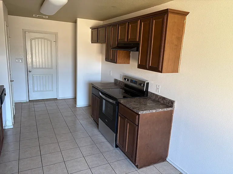 1228 Wheelock St — Photo 7
