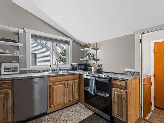 4th image of 2908 2nd Ave S