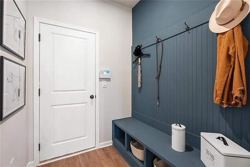 3 bed, 2.5 bath, 2115 sqft, $2,999 — Photo 2
