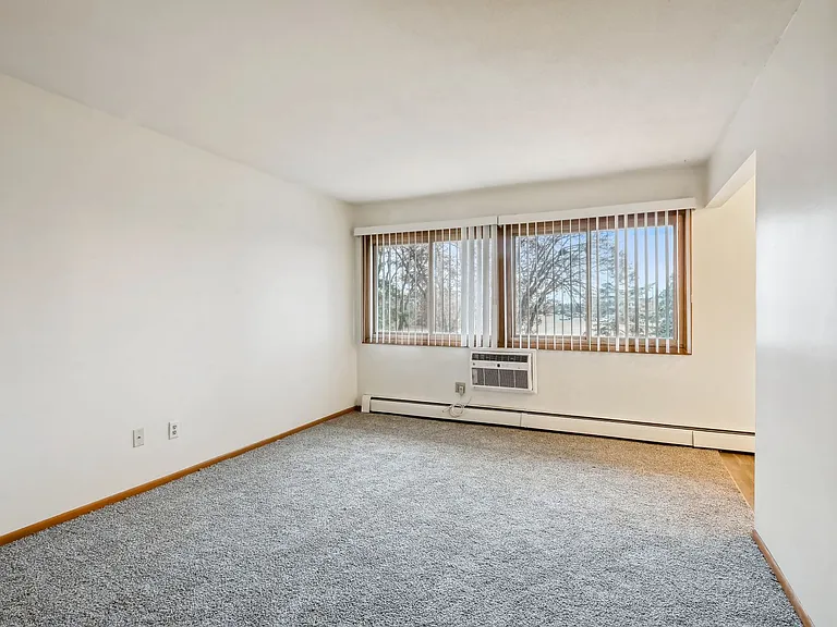 Unity View Apartments - 476 75th Ave NE — Photo 2