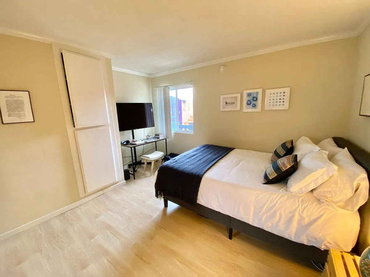 2 bed, 1.5 bath, 1100 sqft, $4,000 — Photo 1