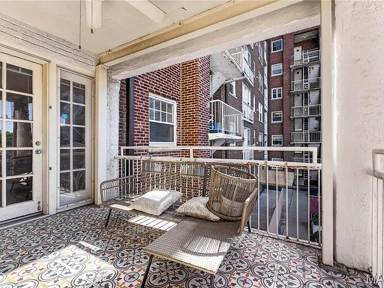 5510 Waterman Blvd #202 — Photo 4
