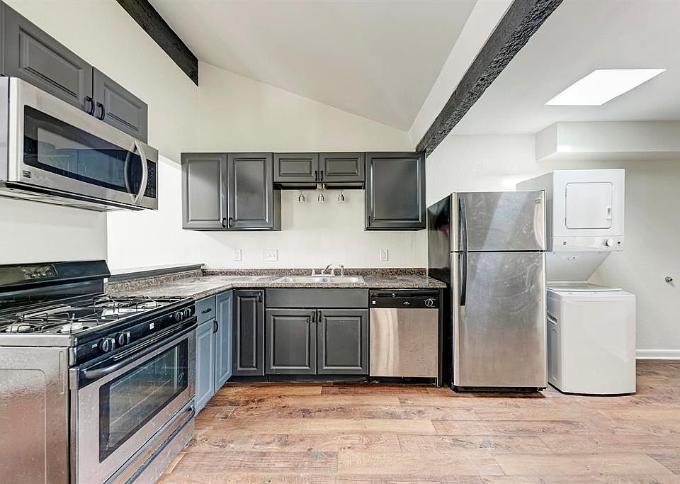 1st image of 1010 W 23rd St APT 2