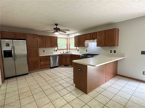 4th image of 315 Eastern Ave