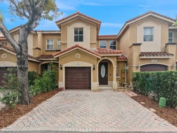 10884 SW 89th St, Miami, FL 33176