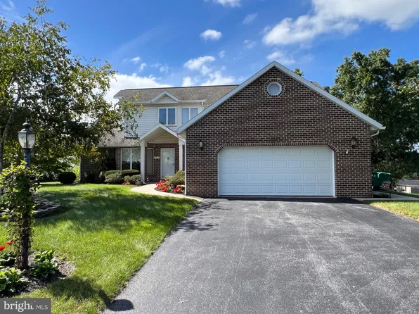 221 Topaz Dr, Chambersburg, PA 17202