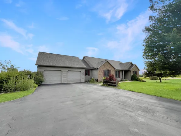 23-28 Broadview Dr, Lanark, IL 61046
