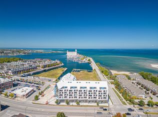 31 Huron St #306, Collingwood, ON L9Y 1C4