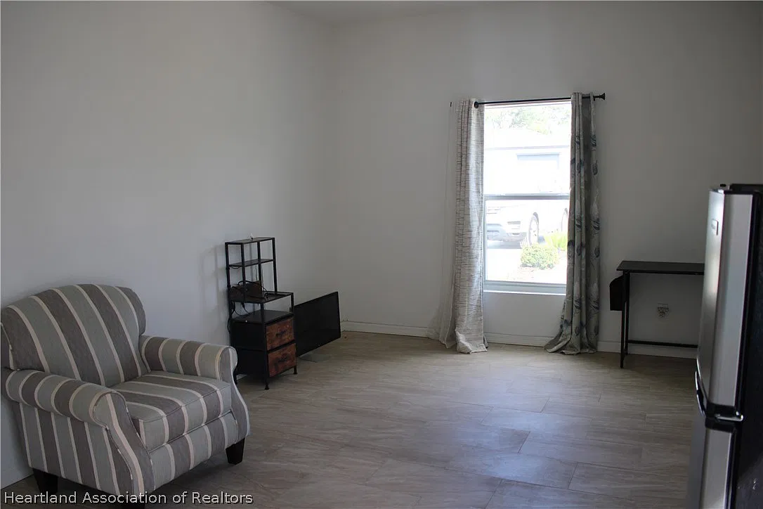 1 bed, 1.0 bath, 1378 sqft, $875 — Photo 4