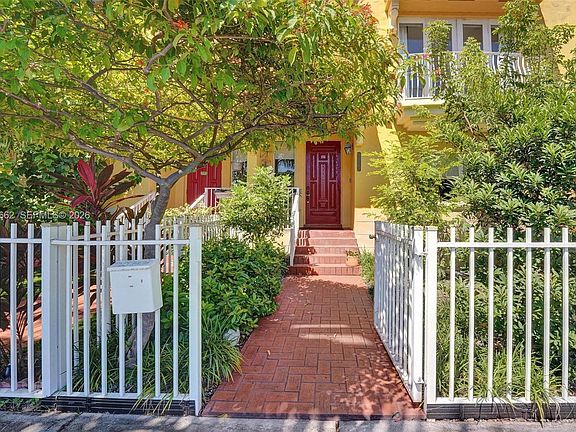 2nd image of 1617 Harrison St #3