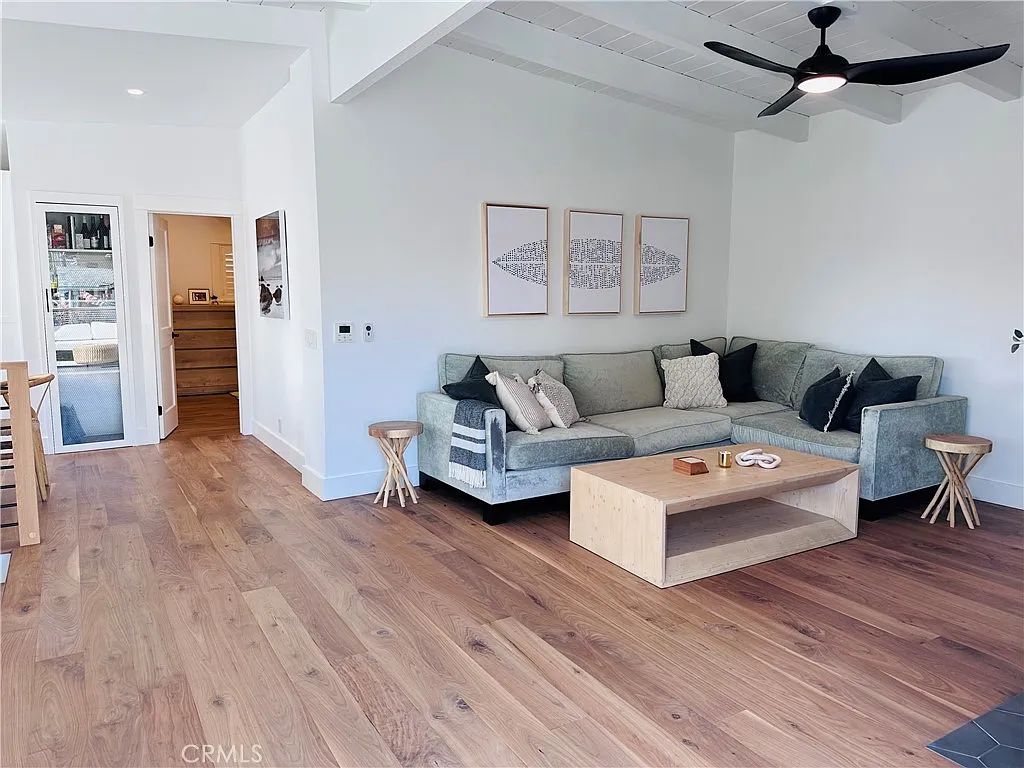 3 bed, 1549 sqft, $9,500 — Photo 2
