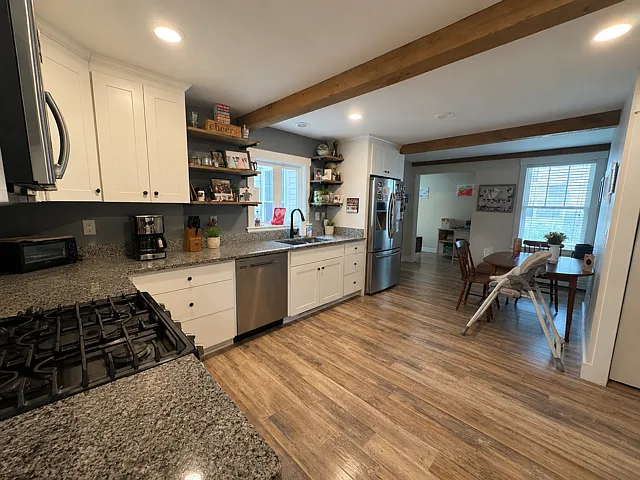 2 bed, 1100 sqft, $2,700 — Photo 3
