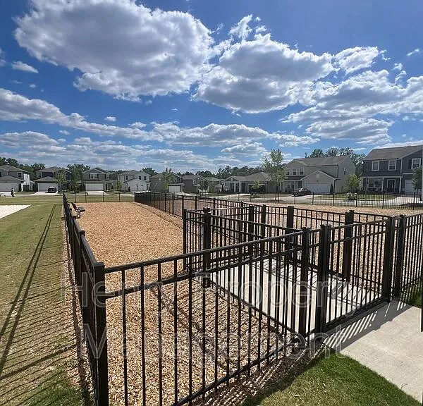 839 McKenzie Park Ter — Photo 18