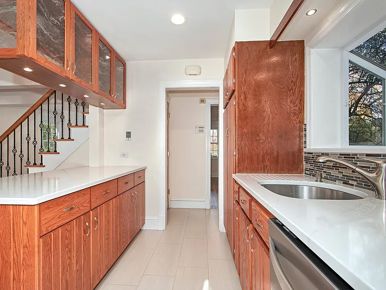 17 Haven Ave — Photo 14