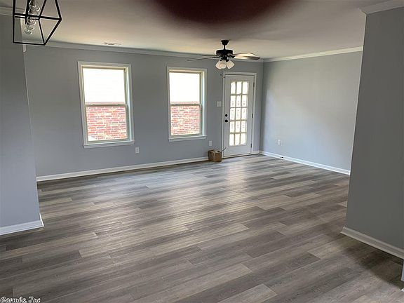 4th image of 1304 W 52nd St