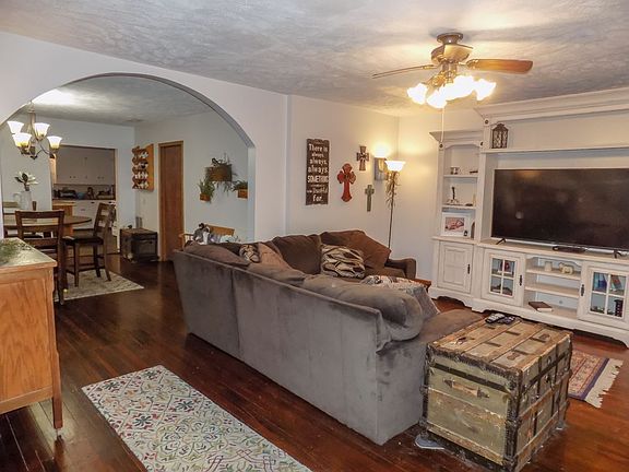 2nd image of 1115 Arthur St