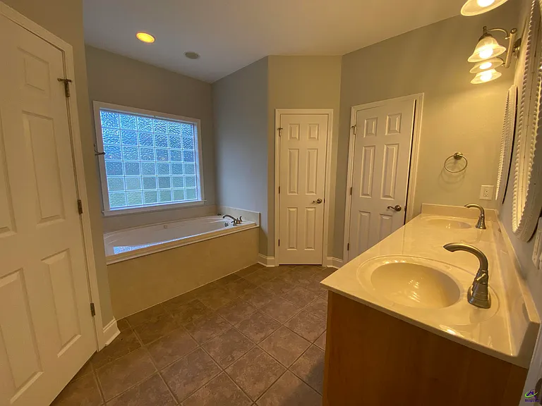 408 Stathams Way — Photo 13