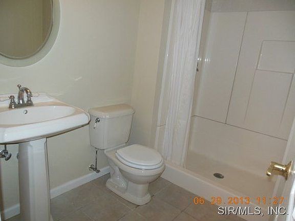 3rd image of 27 Jennifer Dr