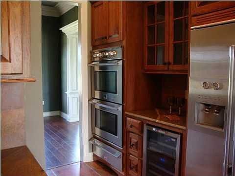 5th image of 131 Newbury Ln