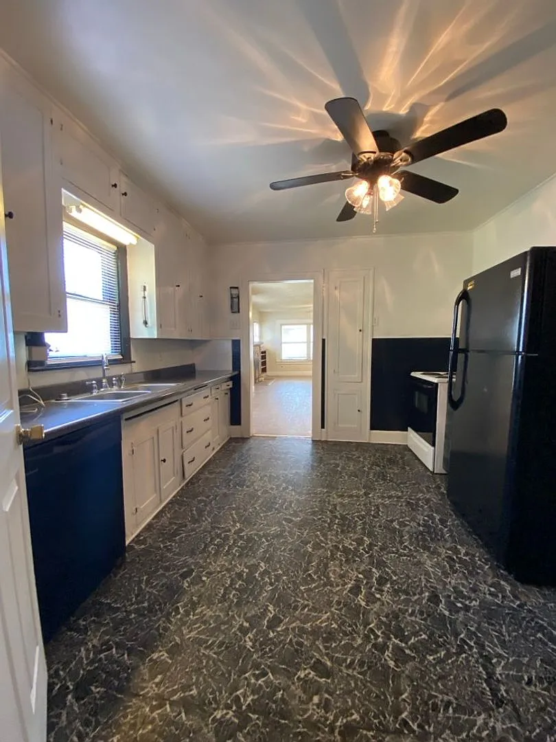 Affordable 1 bedroom + office/1 bath available SOON! — Photo 1