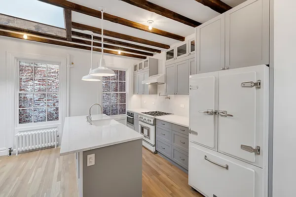 Rented by New York Residence | media 36