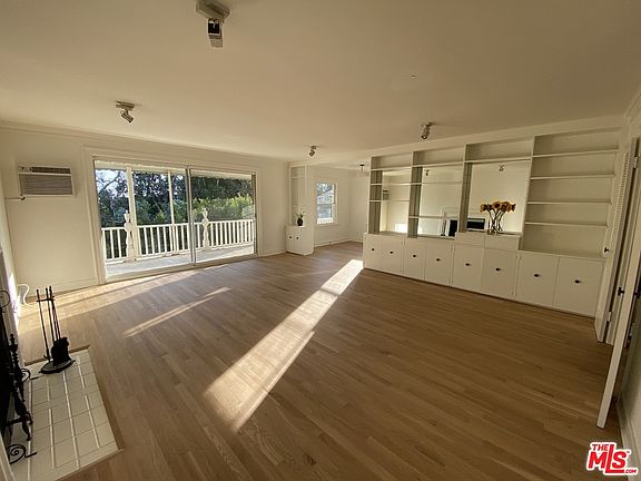 4th image of 9169 Phyllis St