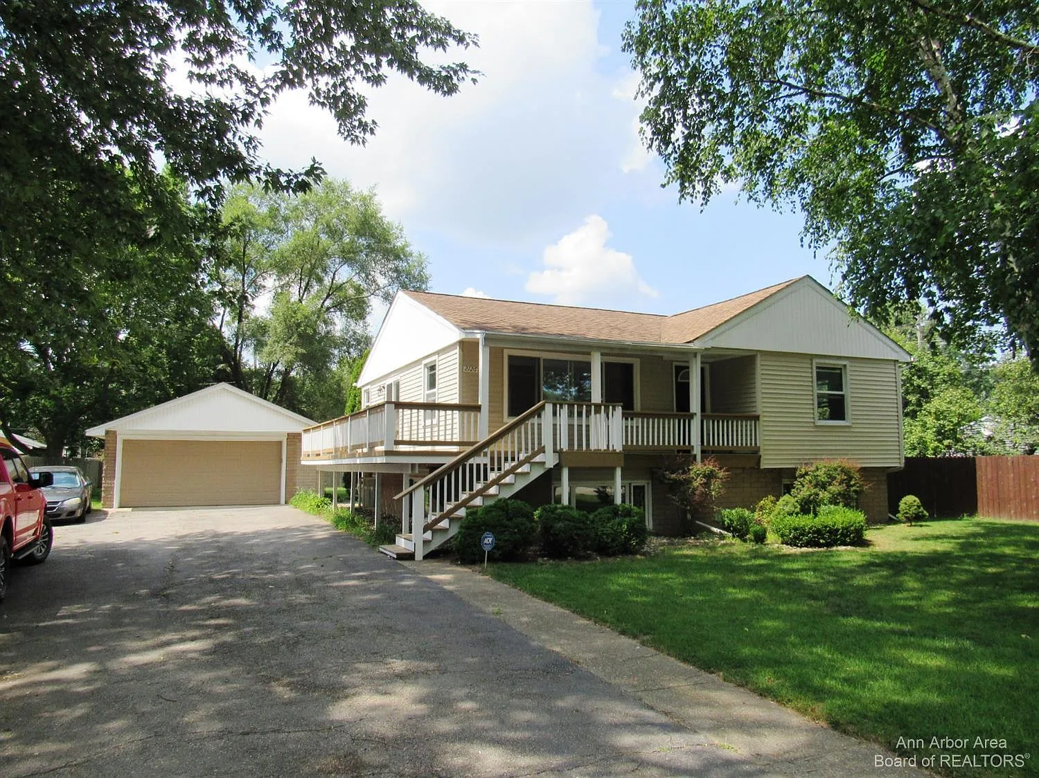 2126 McGregor Rd photo 1