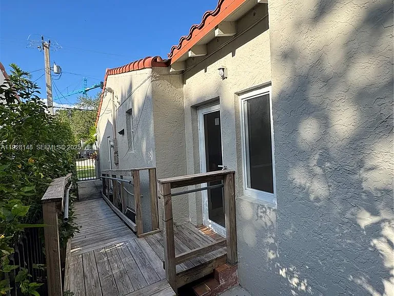 3021 SW 2nd Ave — Photo 26