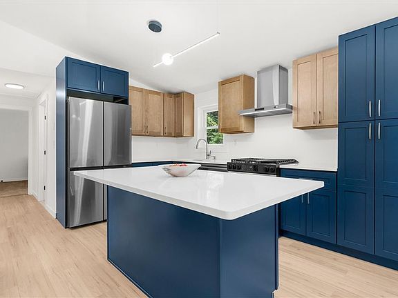 2nd image of 119 Chapman Cir