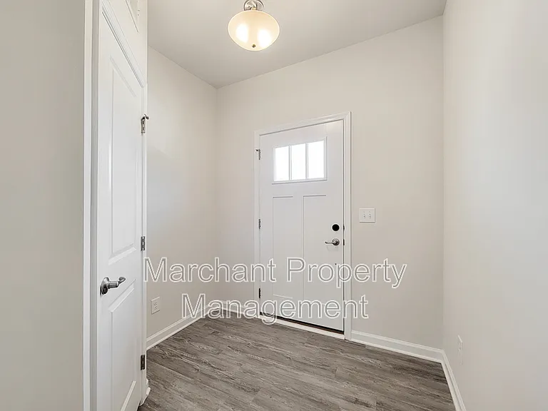 111 Marthawood Ln — Photo 6