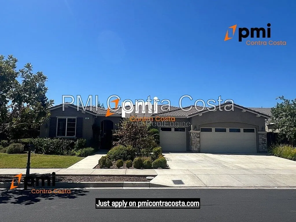 4 bed, 2.5 bath, 2829 sqft, $4,200 — Photo 1