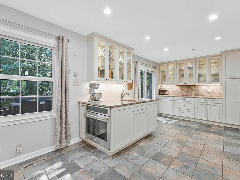 9607 Masterworks Dr — Photo 9