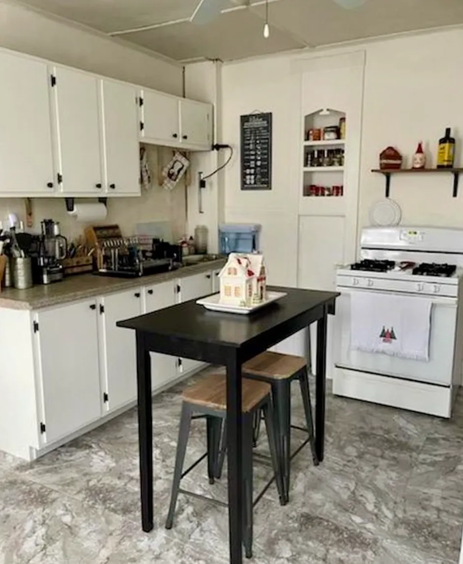 2 bed, 900 sqft, $2,200 — Photo 3